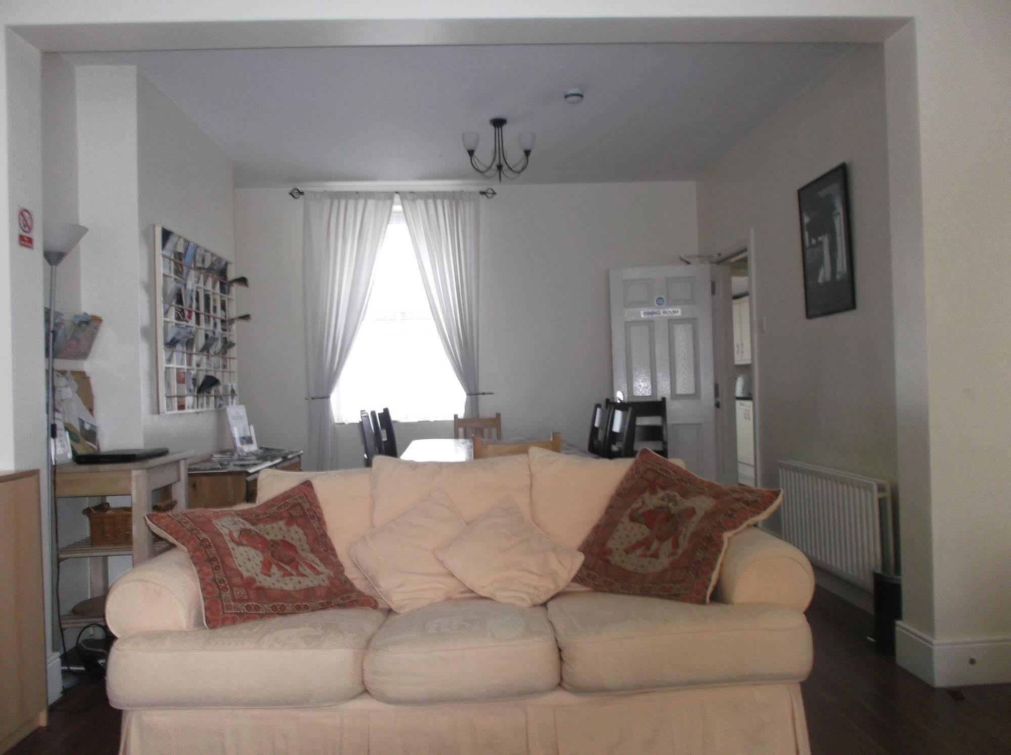 Bed and Breakfast Fairman House Backpackers Лондондерри Экстерьер фото