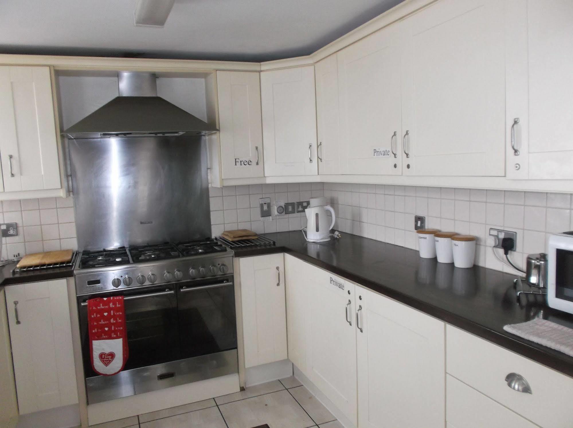 Bed and Breakfast Fairman House Backpackers Лондондерри Экстерьер фото