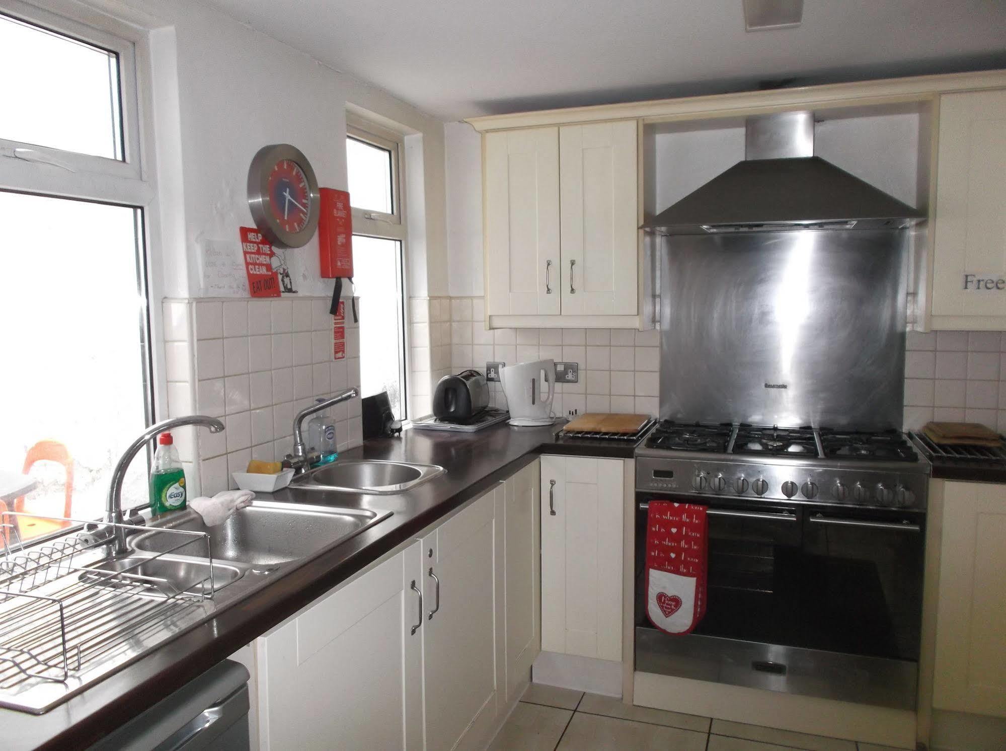 Bed and Breakfast Fairman House Backpackers Лондондерри Экстерьер фото